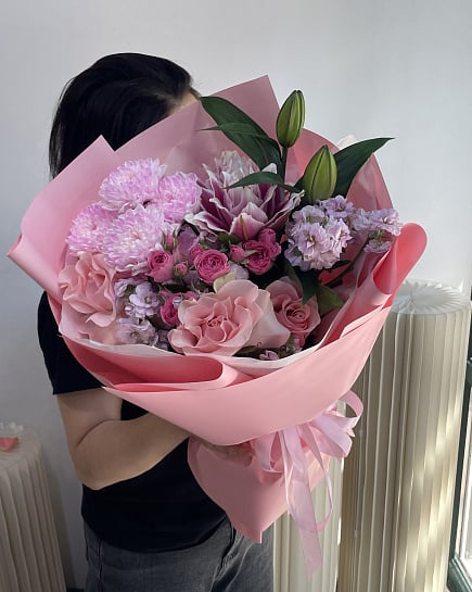 Розовое очарование с лилиями и хризантемами with delivery to Astana