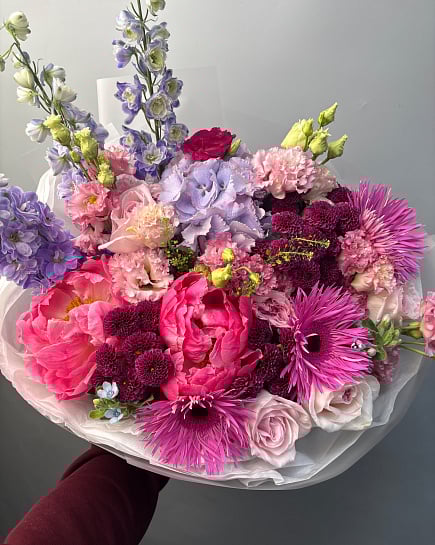 Яркий микс из пионов и гортензий с доставкой по Астане