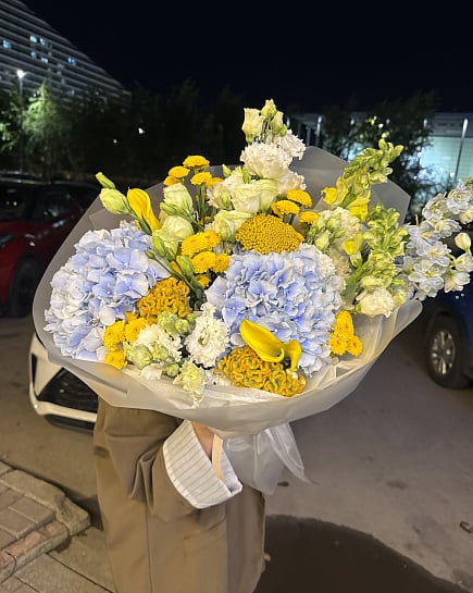 Большой асимметричный букет с синей гортензией с доставкой по Astana