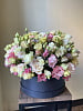Пастельная палитра эустомы в шляпной коробке
