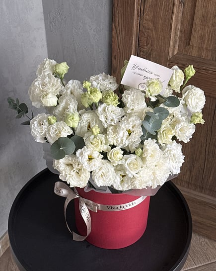 Белоснежная эустома в шляпной коробке with delivery to Astana