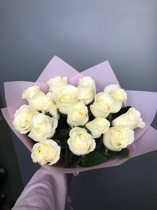 Bouquet of flowers of 15 white Dutch roses
