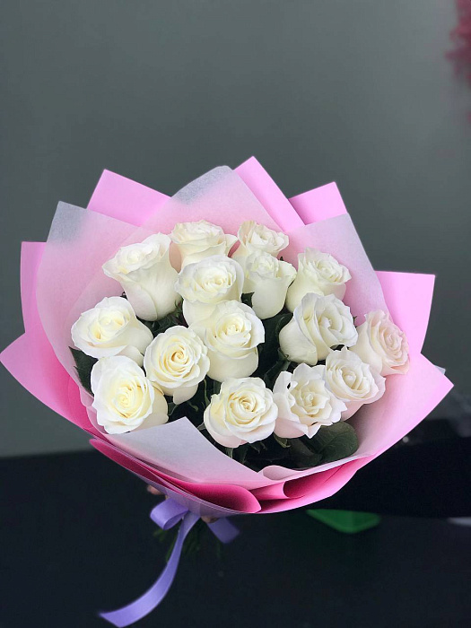 Букет цветов из 15 белых голландских роз