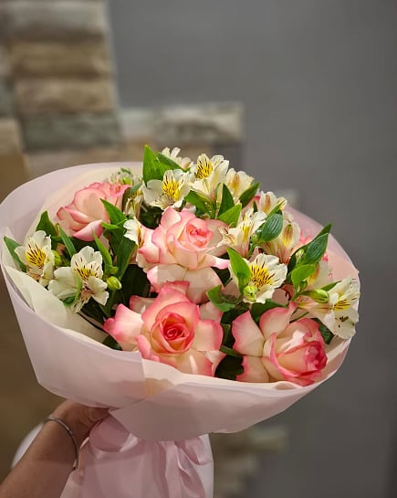 Розовое очарование с кустовыми розами с доставкой по Алматы