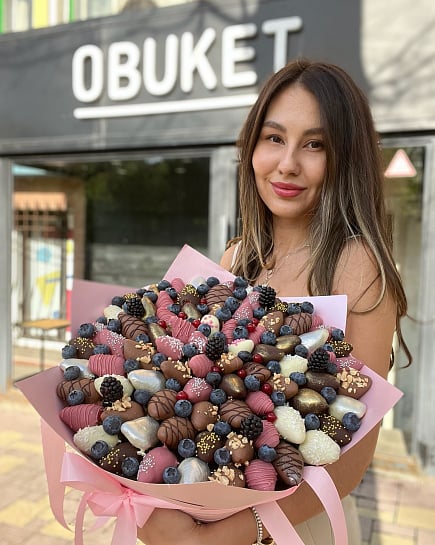 Tenderness l strawberries completely in chocolate with delivery to Almaty