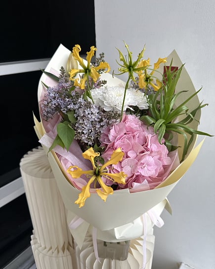 Весенний микс с гортензией и сиренью с доставкой по Астане