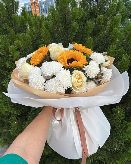 Солнечный микс с подсолнухами и розами с доставкой по Алматы