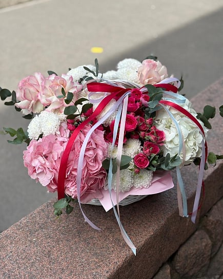 Розово-белый микс в корзине with delivery to Almaty