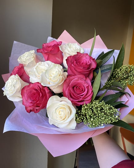 Розово-белый дуэт с гиперикумом с доставкой по Астане