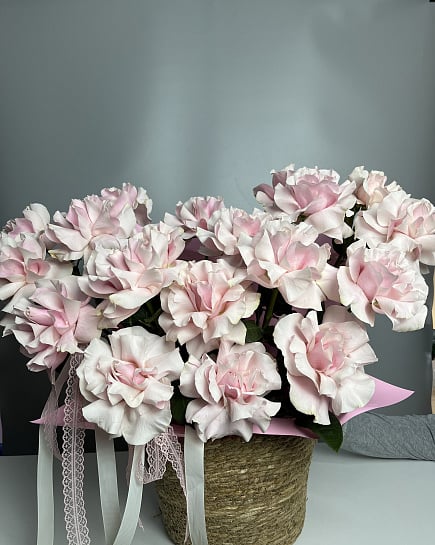 Нежный букет из пионовидных роз и эустомы с доставкой по Астане