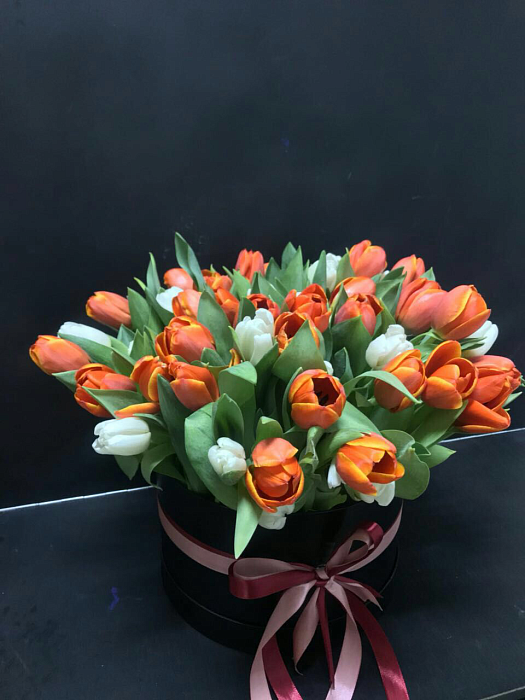 Mix box with tulips