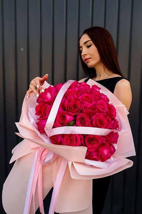 Chic bouquet of 51 Dutch pink roses