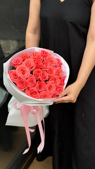 Bouquet of 25 coral roses