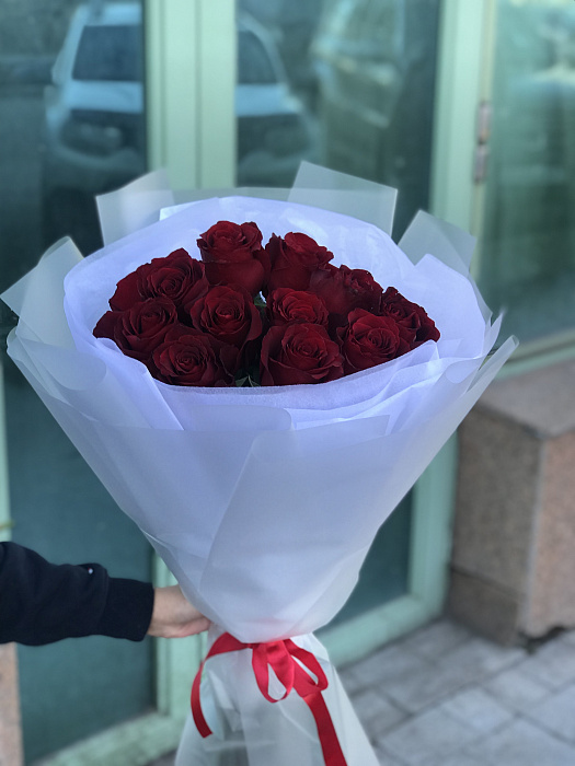 Высокие красные розы (11 шт) Высокие красные розы (11 шт)