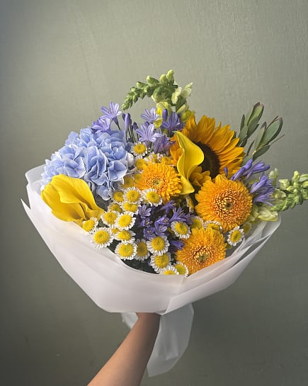 Букет с гортензией, подсолнухом и каллами with delivery to Astana