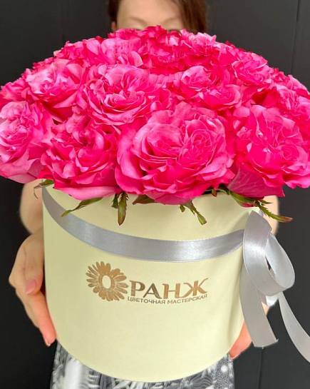 Букет из 25 пионовидных розовых роз в коробке  с доставкой по Алматы