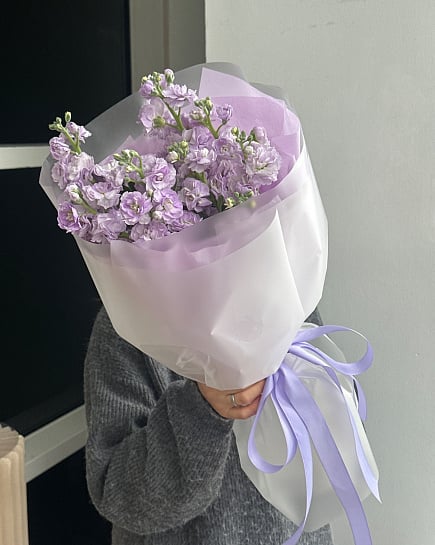 Фиолетовый круглый букет из маттиолы with delivery to Астане