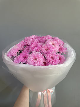 Розовый круглый букет хризантем