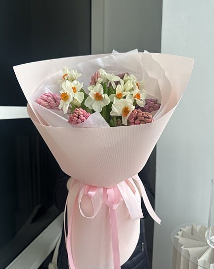 Весеннее пробуждение с нарциссами и гиацинтами с доставкой по Астане