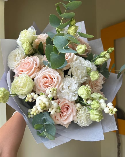 Розовый круглый букет роз и эустомы with delivery to Астане