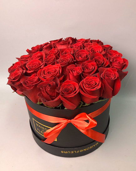 Красные розы в коробке с доставкой по Шымкенте