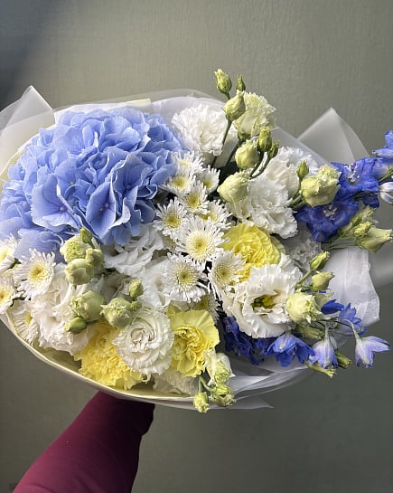Букет из синей гортензии и эустомы with delivery to Astana