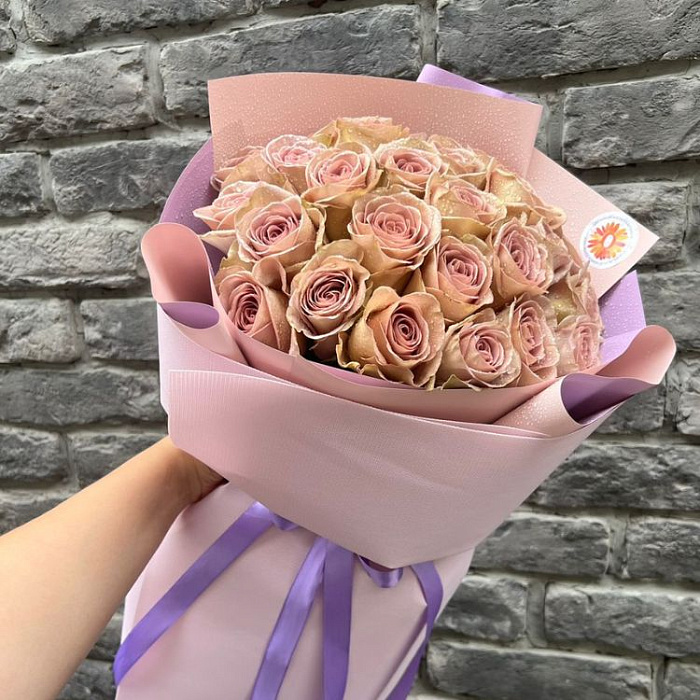 Bouquet of 25 Dutch beige roses in Almaty