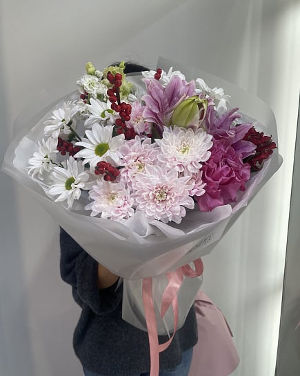 Розовое очарование с лилиями и хризантемами с доставкой по Астане