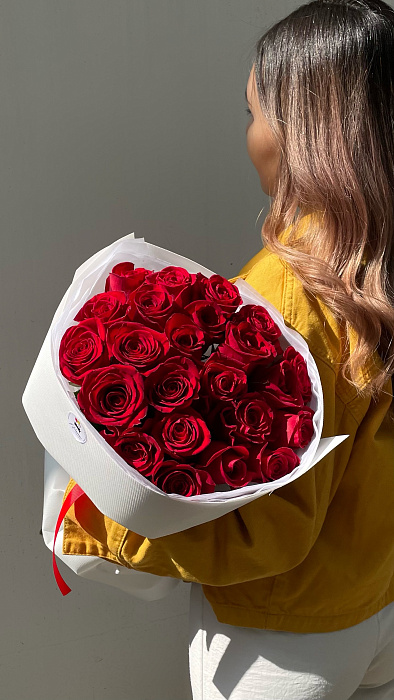 Mono bouquet of 25 Dutch roses