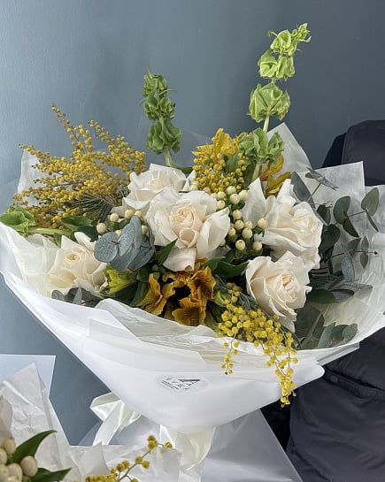 Солнечный комплимент с мимозой и розами с доставкой по Астане