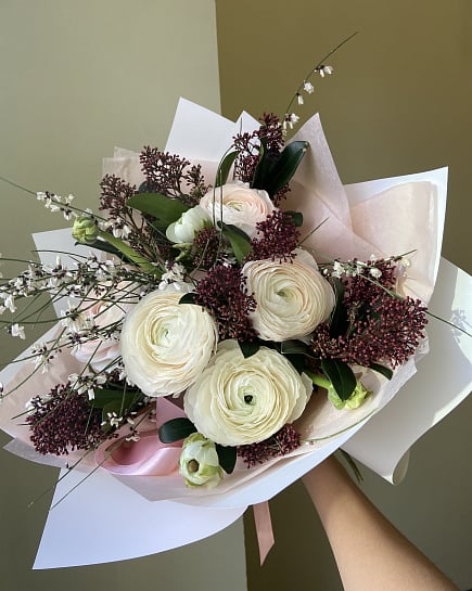 Нежный букет с ранункулюсом и брунией с доставкой по Астане