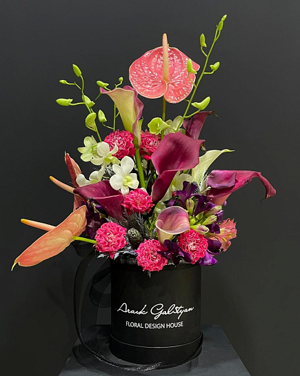 Цветы в коробке "Розовое счастье" с доставкой по Алматы