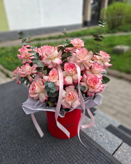 Романтичное облако из кустовых роз с доставкой по Алматы