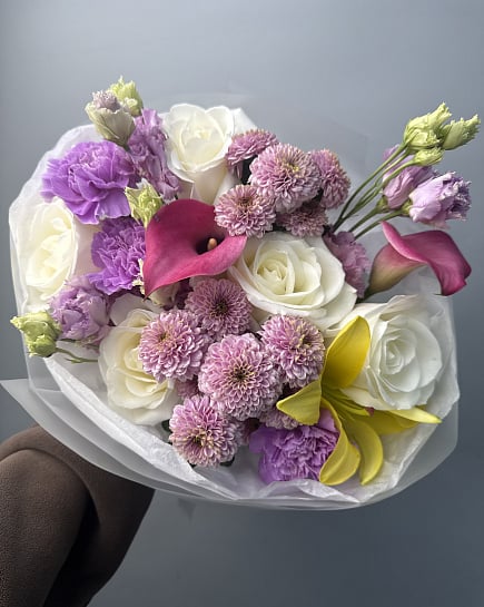 Яркий микс из роз, калл и хризантем с доставкой по Астане