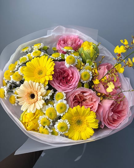 Солнечный микс с пионовидными розами с доставкой по Астане