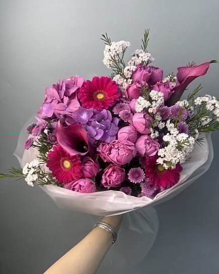 Пурпурный калейдоскоп с гортензией и каллами с доставкой по Астане