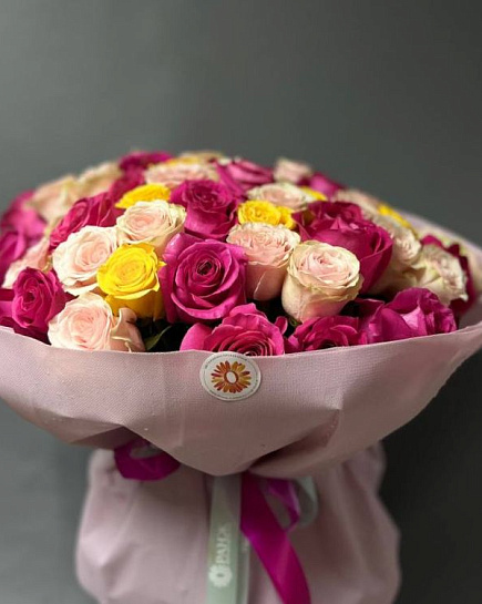 Букет из 61 голландской микс розы  с доставкой по Алматы