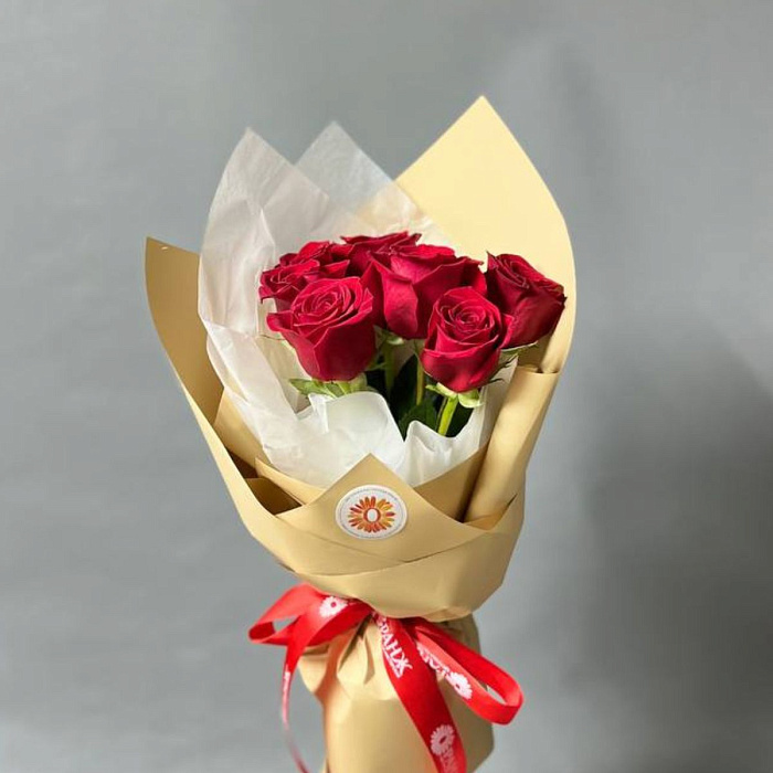 Bouquet of 7 Dutch red roses