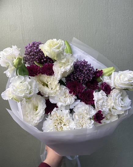 Круглый букет с эустомой и хризантемами with delivery to Astana