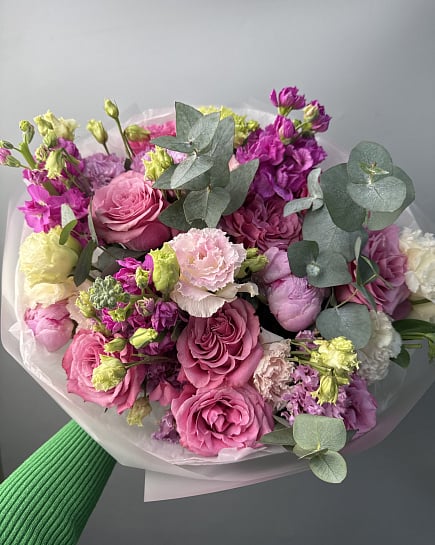 Нежный букет с пионовидными розами и эустомой с доставкой по Астане