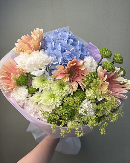 Букет из белой гортензии и гвоздики with delivery to Astana