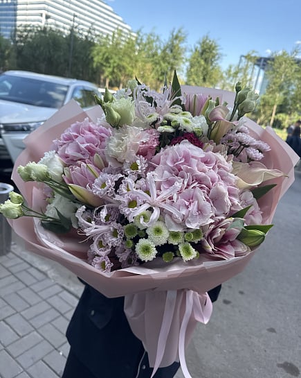 Большой круглый букет с гортензией с доставкой по Астане