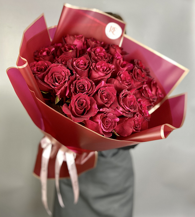 25 gorgeous red roses in a bouquet