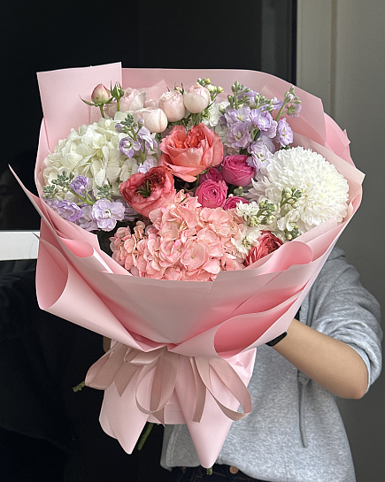 Большой круглый букет с розами и гортензиями with delivery to Astana