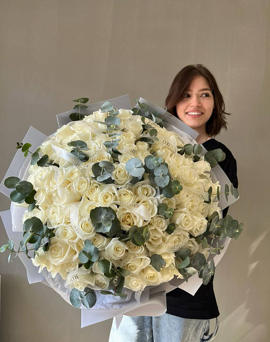 WOW bouquet of 101 roses with eucalyptus