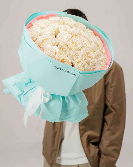 Voluminous mono -bouquet of white Dutch roses with delivery to Aktau