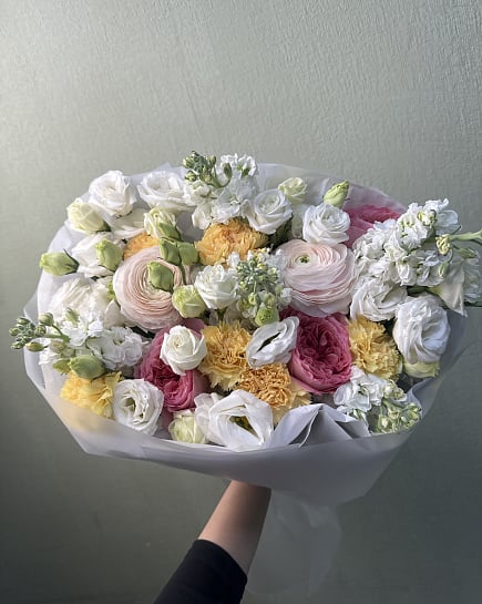 Пастельная палитра с ранункулюсами и маттиолой with delivery to Astana