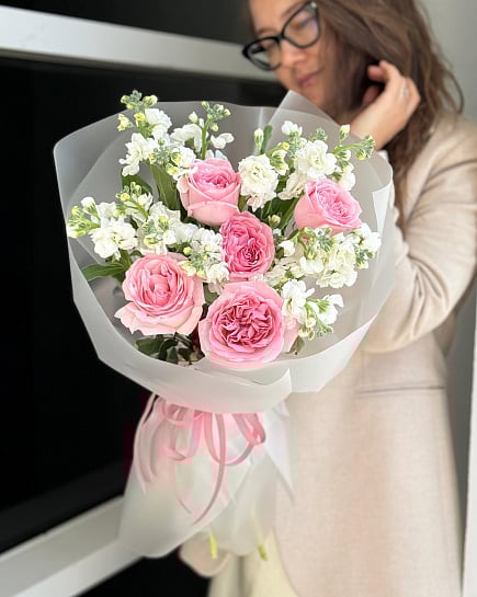 Дуо букет с ароматной матиолой и пионовидной розой с доставкой по Астане