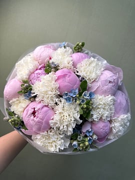 Пионовое облако с гвоздиками