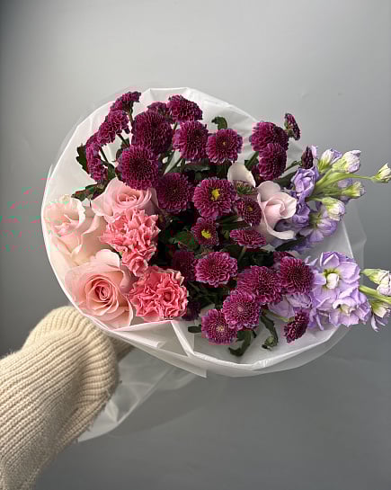 Розово-сиреневый букет с розами и хризантемами с доставкой по Астане